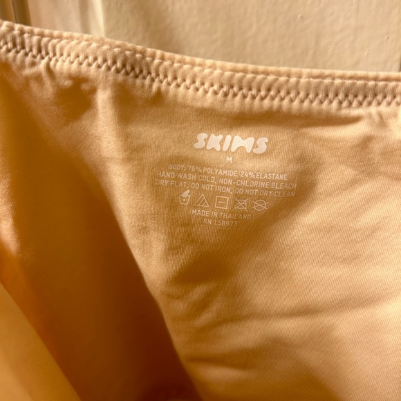 SKIMS  FITS EVERYBODY ADAPTIVE CAMI NWT - Picture 4 of 5